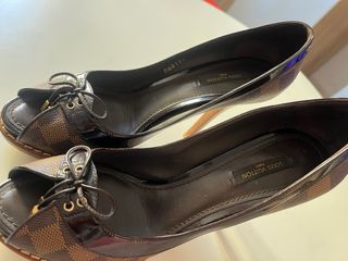 Tacones Louis Vuitton Marrones y Dorados