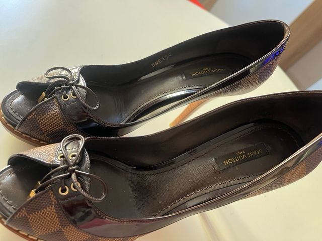 Tacones Louis Vuitton Marrones y Dorados