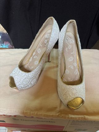 Tacones blancos encaje 17cm dorados