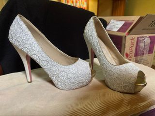Tacones blancos encaje 17cm dorados