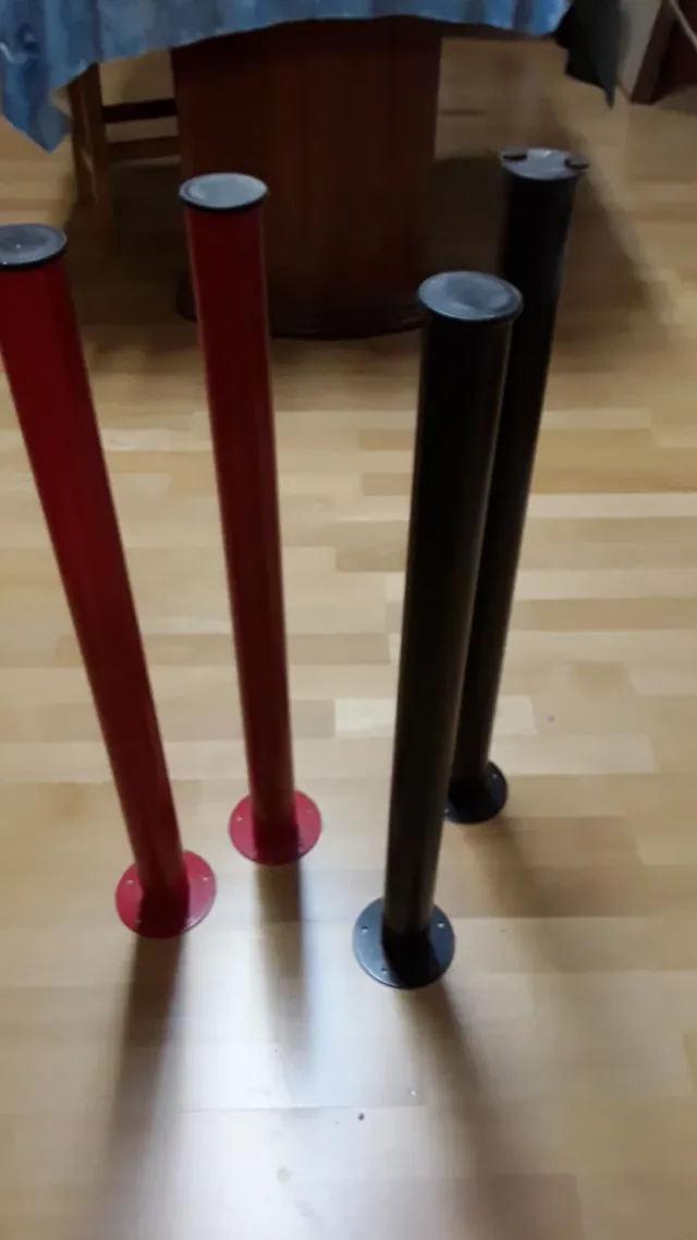Patas para muebles metálicas (rojo y negro)