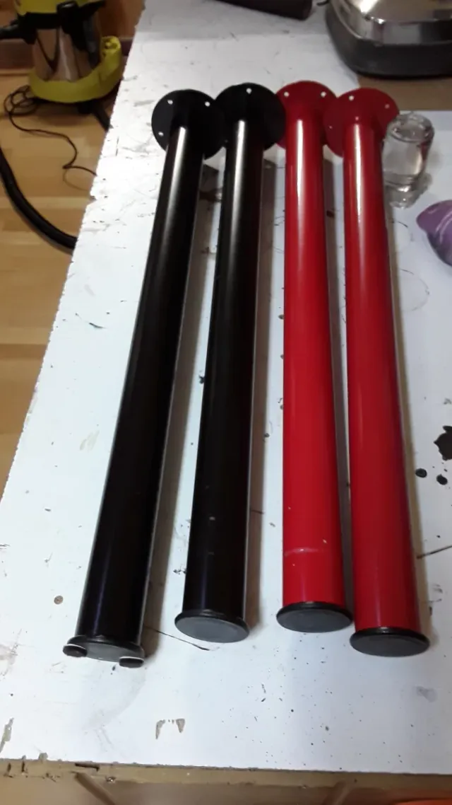 Patas para muebles metálicas (rojo y negro)