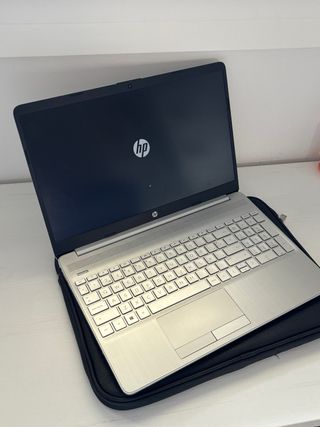 Portátil HP Plata con Cargador y Funda