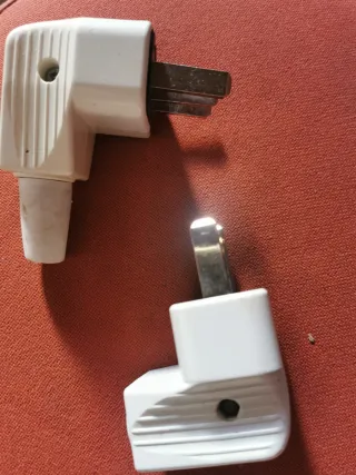 2 Enchufes Adaptadores Blancos