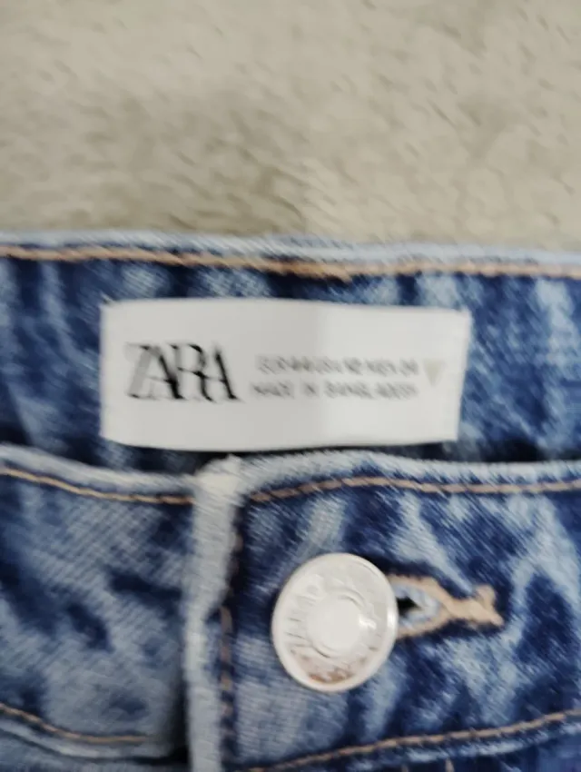 Bermudas vaqueras deshilachadas