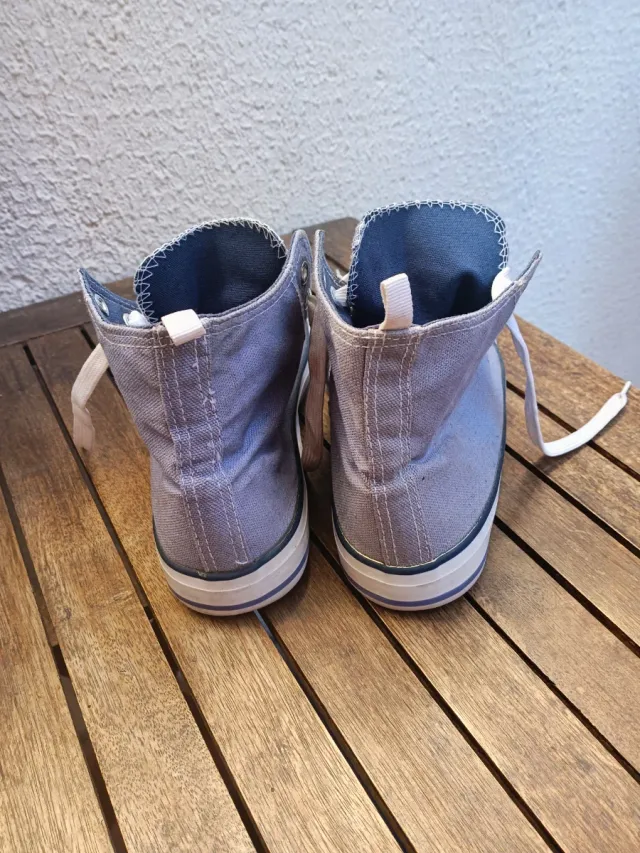 Bambas altas estilo Converse lilas. N38