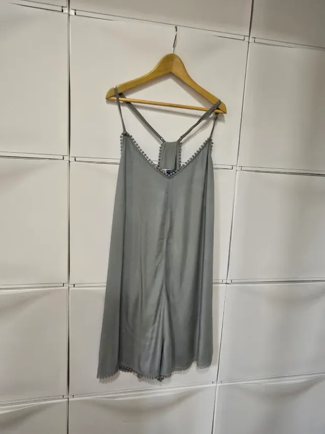 Mono corto tirantes verde