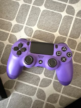 PlayStation 4 Negra + 2 Mandos Originales