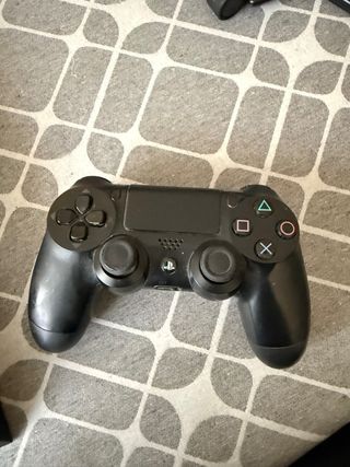 PlayStation 4 Negra + 2 Mandos Originales