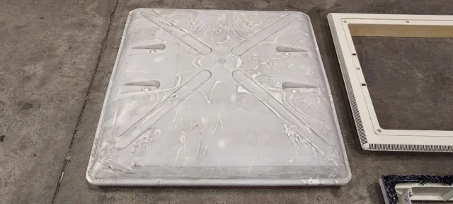 Claraboya autocaravana MPK 420VNRB