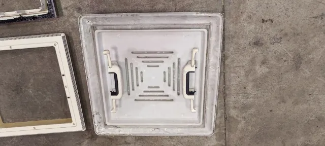 Claraboya autocaravana MPK 420VNRB