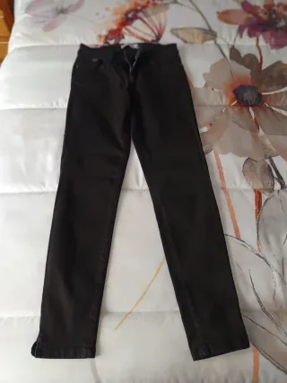 Pantalón vaquero negro