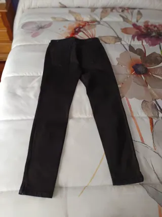 Pantalón vaquero negro