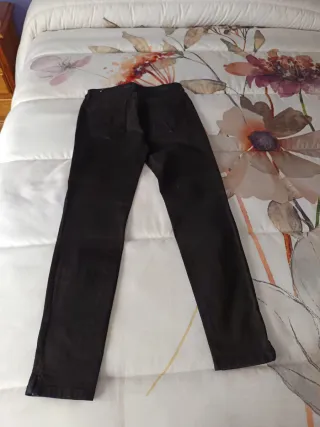 Pantalón vaquero negro