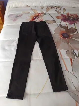 Pantalón vaquero negro