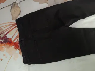 Pantalón vaquero negro