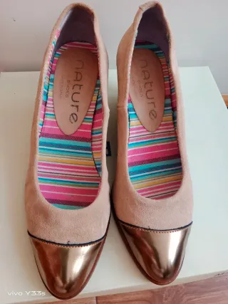 Zapatos cuña beige y dorado