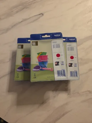 Cartucho Tinta Brother LC221 Magenta