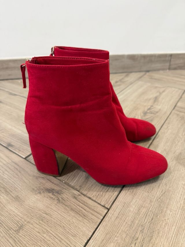 Botines rojos Stradivarius talla 38