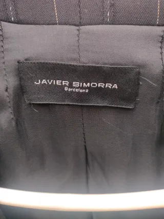 Traje de rayas negro mujer