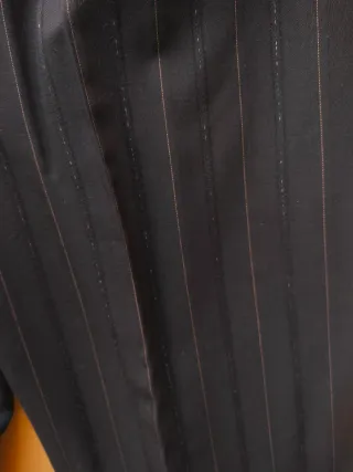 Traje de rayas negro mujer