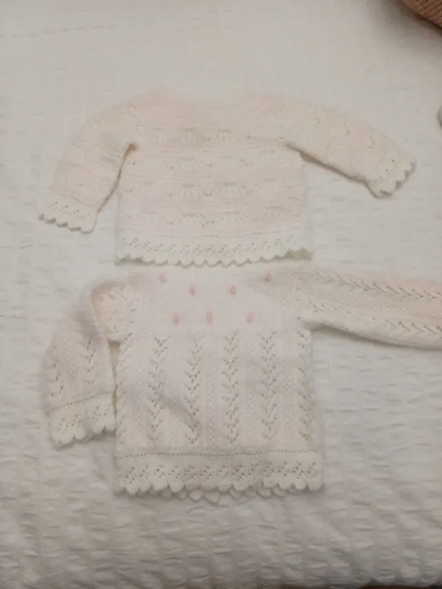 Chaquetita tejida para recién nacido