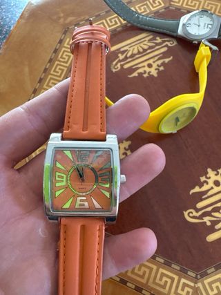 Reloj Cuadrado Naranja y Plateado