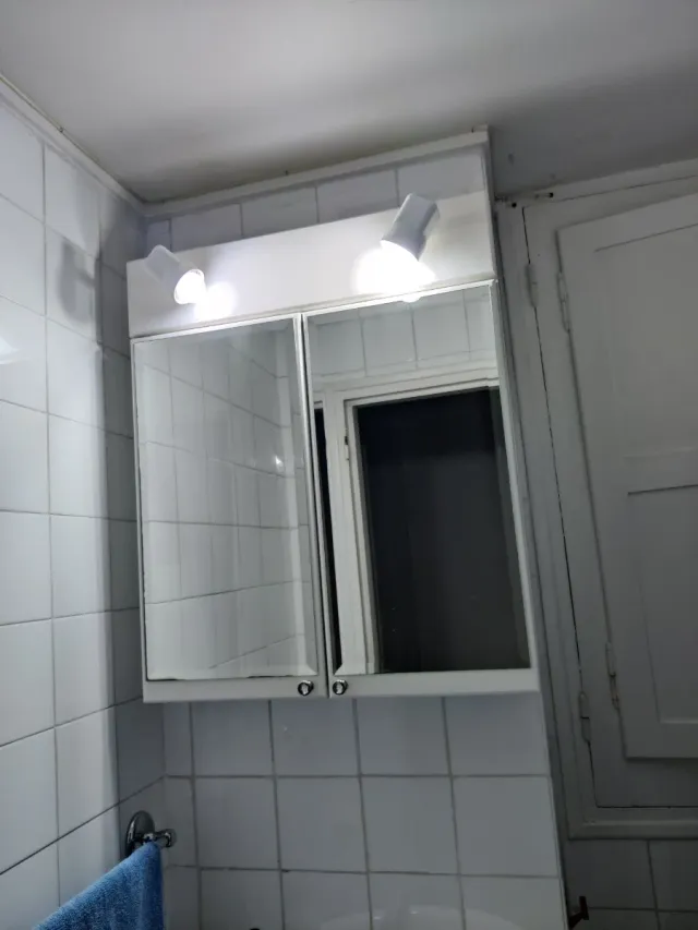 Mueble alto baño con espejo y luz