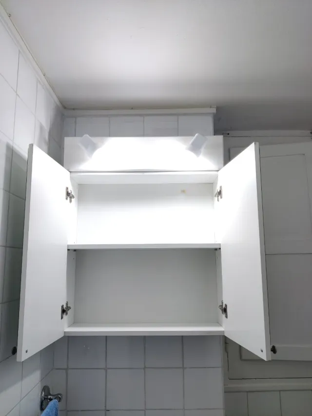 Mueble alto baño con espejo y luz