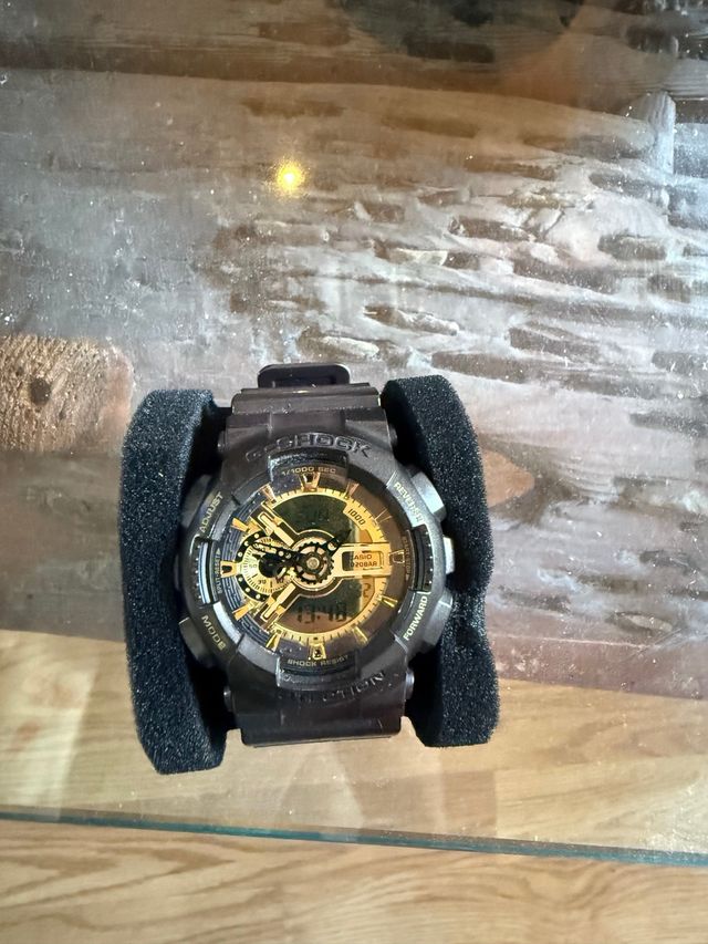 Reloj Casio G-Shock Negro y Dorado