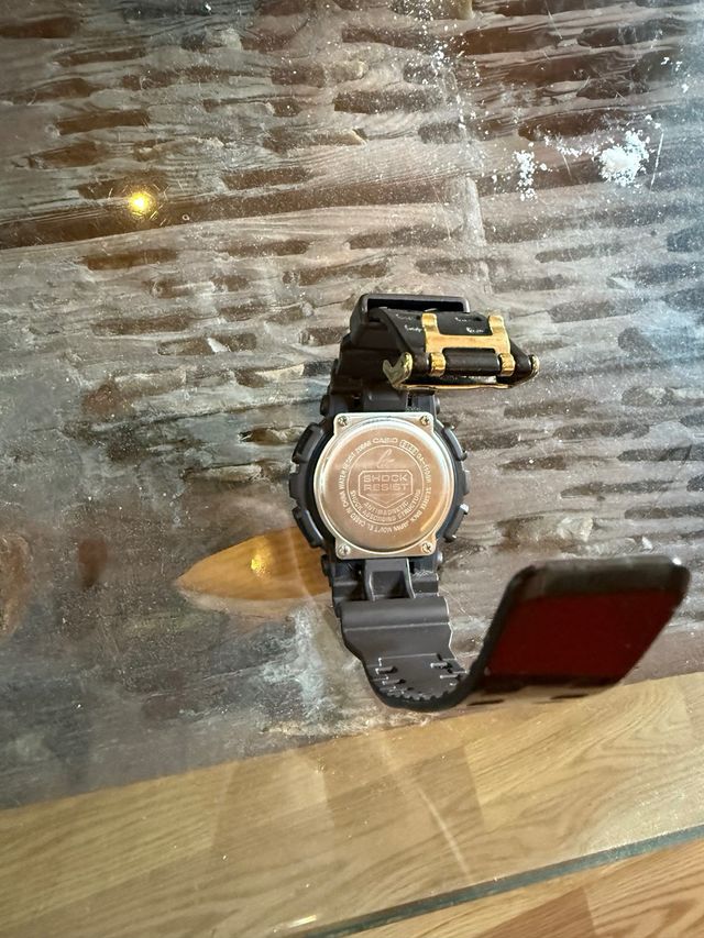 Reloj Casio G-Shock Negro y Dorado