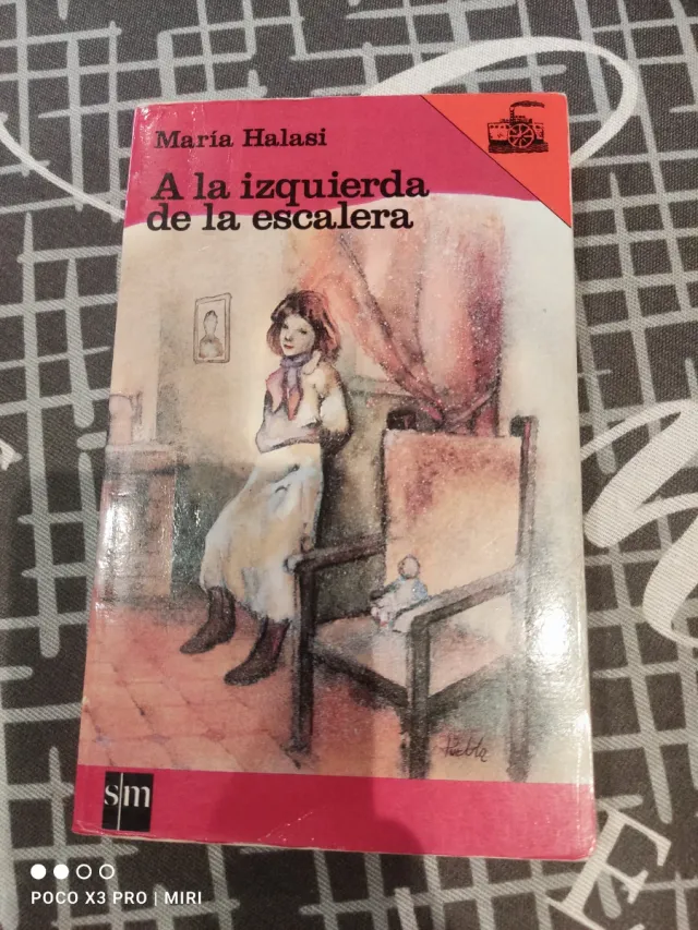 A La Izquierda De La Escalera (Barco De Vapor R...