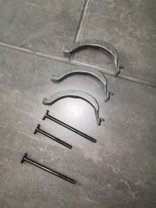 Abrazaderas Thule con tornillos