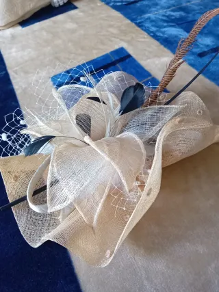 Tocado artesanal ceremonia pluma faisán