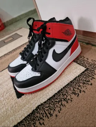 Zapatillas Botín  Rojas y Negras imitación