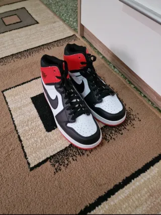 Zapatillas Botín  Rojas y Negras imitación