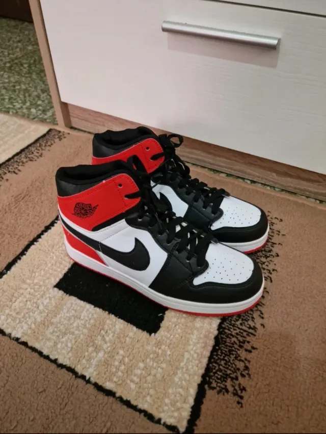 Zapatillas Botín  Rojas y Negras imitación