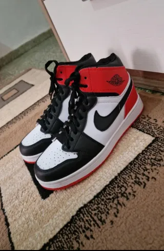 Zapatillas Botín  Rojas y Negras imitación