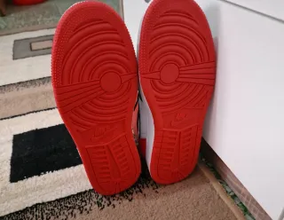 Zapatillas Botín  Rojas y Negras imitación