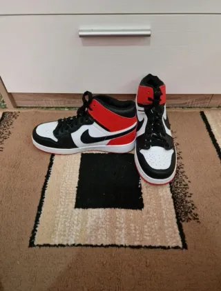 Zapatillas Botín  Rojas y Negras imitación