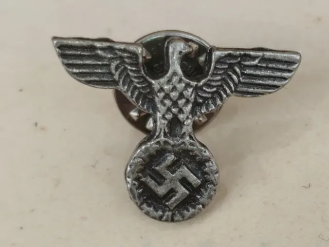 Distintivo militar águila y esvástica