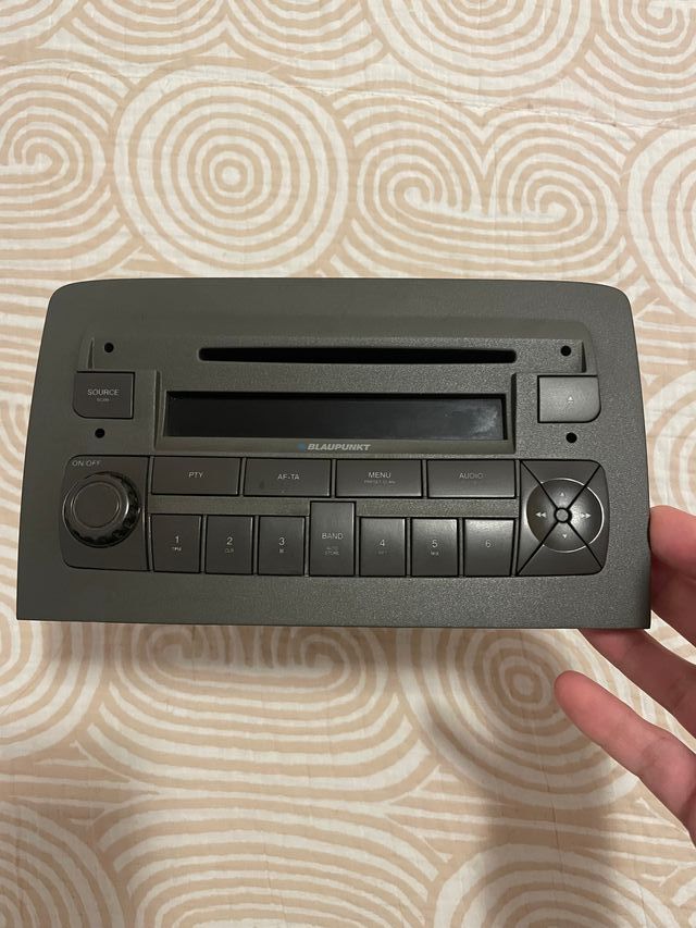 Sistema de Audio ORIGINAL para Fiat Idea (135).