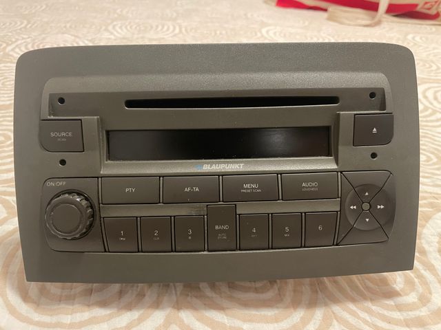 Sistema de Audio ORIGINAL para Fiat Idea (135).