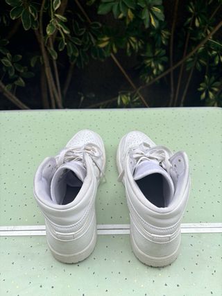 Nike Air Jordan Mid Blancas