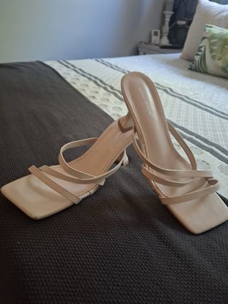 Sandalias de tacón beige