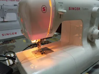 Máquina de coser Singer Tradition 2282