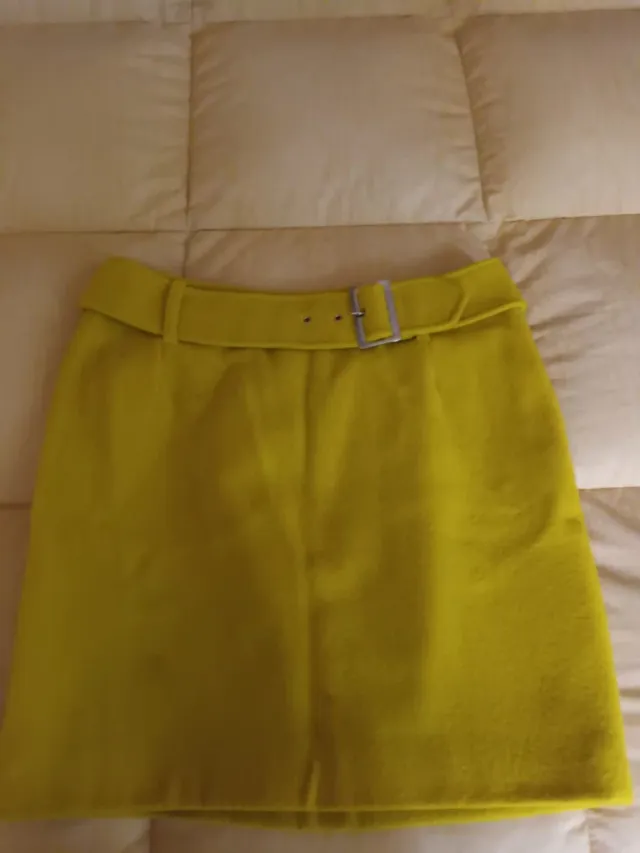 Gonna corta con cintura in vita tt foderata.