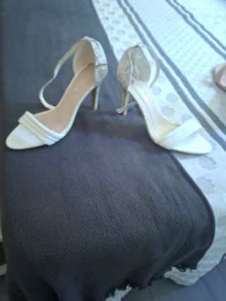 Tacones blancos de tiras