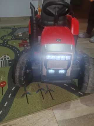 Trattore elettrico per bambini con rimorchio