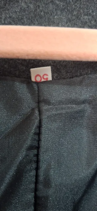 Chaquetón negro con botones